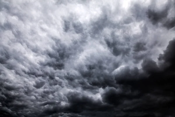 Dunkle Und Dramatische Gewitterwolken Hintergrund — Stockfoto