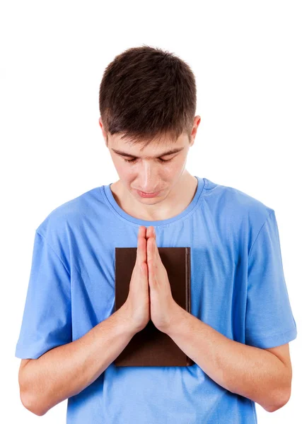 Νεαρός Προσεύχεται Ένα Βίβλος Σχετικά Λευκό Φόντο — Φωτογραφία Αρχείου