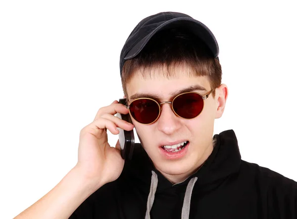 Namáhaných Mladý Muž Mluví Telefon Izolované Bílém Pozadí — Stock fotografie