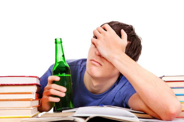 Trauriger Und Müder Student Mit Einem Bier Auf Weißem Hintergrund — Stockfoto