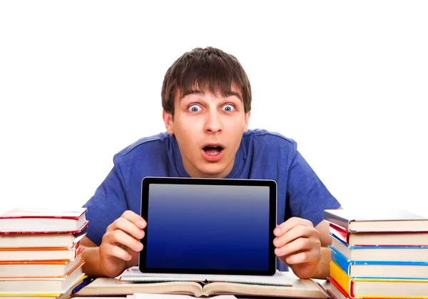 Studente Sorpreso Mostra Computer Tablet Sulla Scrivania Della Scuola — Foto Stock