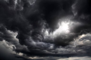 Karanlık ve dramatik fırtına bulutları arka plan