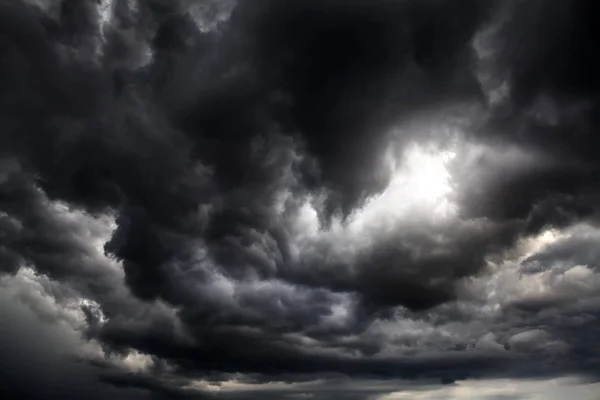 Dunkle Und Dramatische Gewitterwolken Hintergrund — Stockfoto