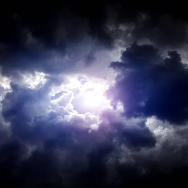 Luz Las Nubes Tormenta Oscuras Dramáticas —  Fotos de Stock