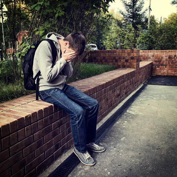 Toned Foto Triste Joven Sentarse Calle Ciudad —  Fotos de Stock