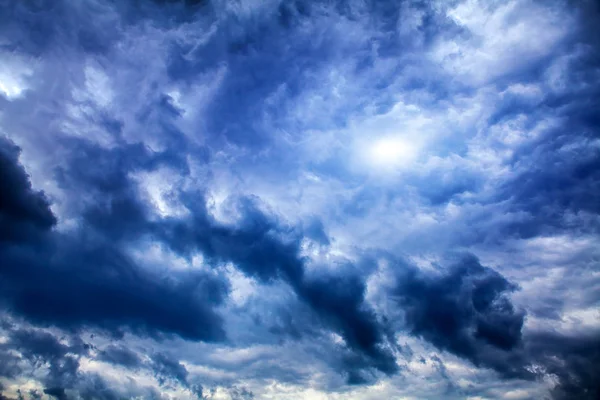 Dunkle Und Dramatische Gewitterwolken Hintergrund — Stockfoto