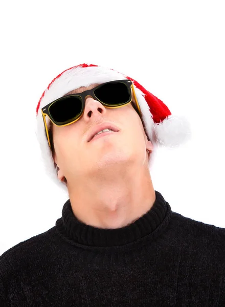 Νέος Άνδρας Στη Santa Καπέλο Και Γυαλιά Ηλίου Που Ψάχνει — Φωτογραφία Αρχείου