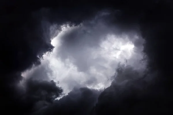 Отверстие Тьме Драматичные Грозовые Облака — стоковое фото