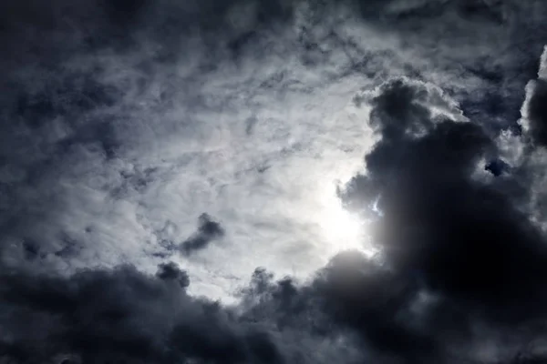Luz Las Nubes Tormenta Oscuras Dramáticas — Foto de Stock