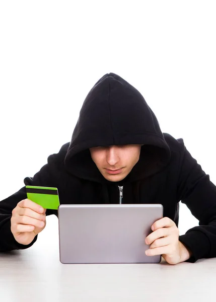 Hacker Met Een Tabletcomputer Een Bankkaart Witte Achtergrond — Stockfoto