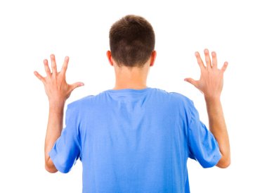 Eller yukarı adamla görünümünü arka izole beyaz arka plan üzerinde