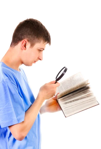 在白色背景与一本书和放大镜的年轻人 — 图库照片