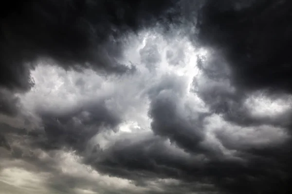 Donkere Dramatische Storm Wolken Gebied Achtergrond — Stockfoto