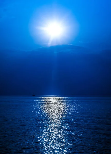 Тонированная Фотография Летнего Пейзажа Моря Солнцем — стоковое фото