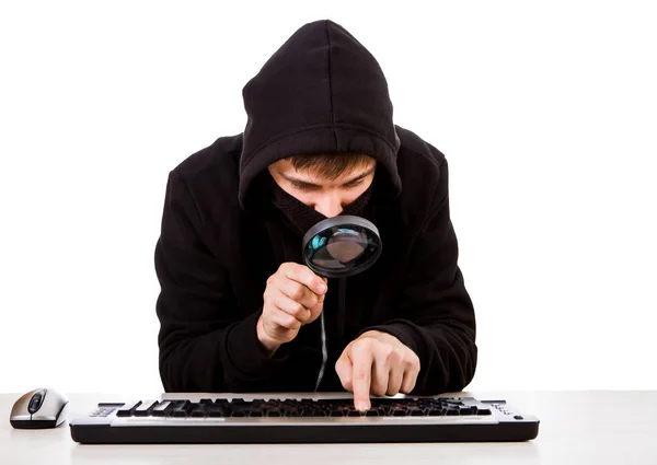 Hacker com uma lupa — Fotografia de Stock
