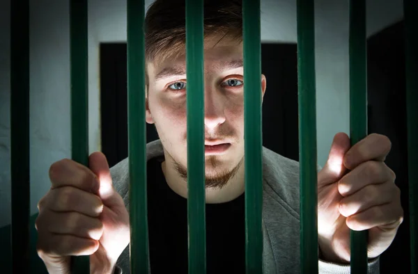 Joven encarcelado —  Fotos de Stock