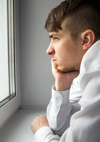 Triste joven — Foto de Stock