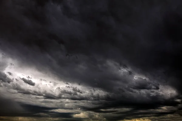 Achtergrond van de dramatische wolken — Stockfoto