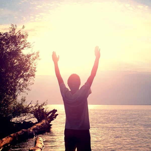 Glücklicher Mann Silhouette — Stockfoto