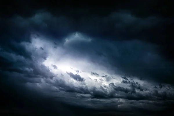 Fondo de nubes dramáticas — Foto de Stock