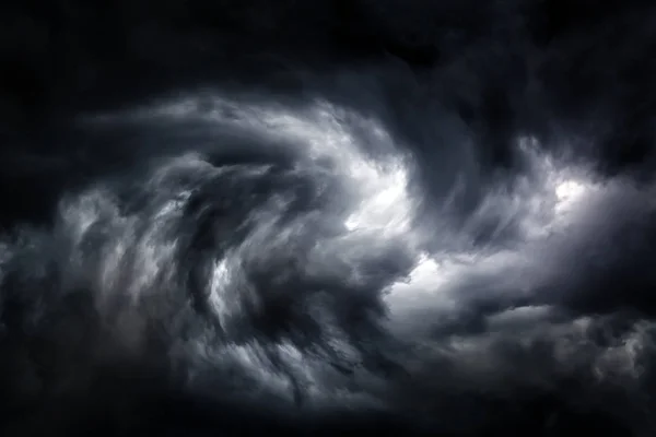 Размытый вихрь в облаках — стоковое фото
