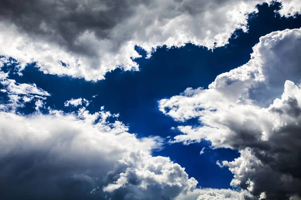 Awan dan langit biru — Stok Foto