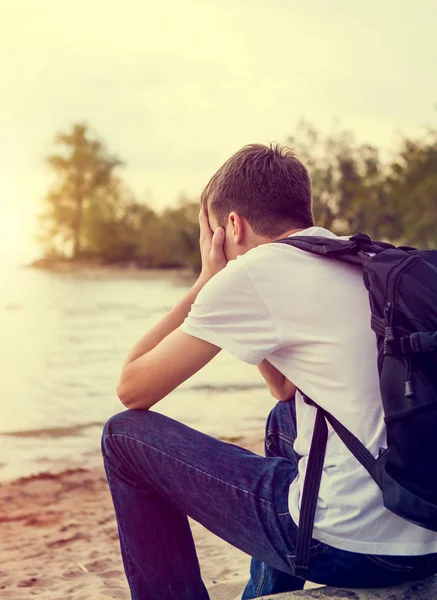 Triste giovane uomo — Foto Stock