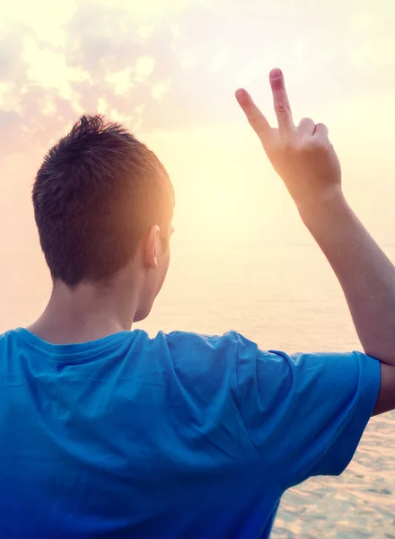 Man with Victory Gesture — Stock Photo, Image