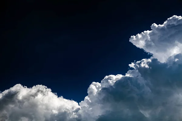 Awan dan langit biru — Stok Foto