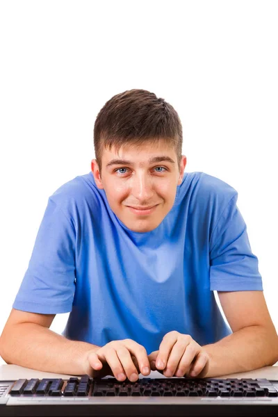 Junger Mann mit einer Tastatur — Stockfoto