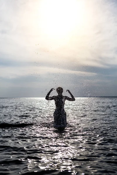 Man in het water — Stockfoto