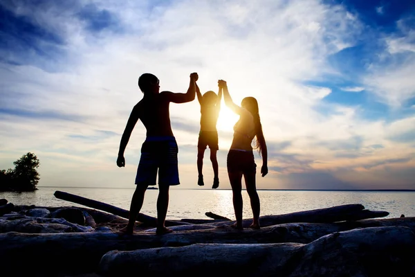 Família à beira-mar — Fotografia de Stock