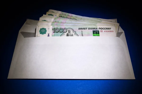 Envelope com um dinheiro — Fotografia de Stock