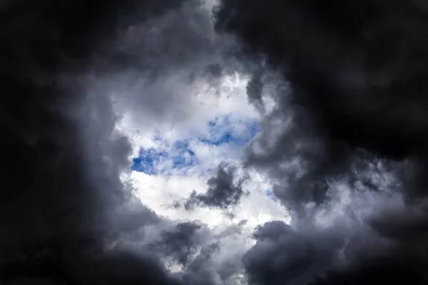 Nuvens dramáticas Fundo — Fotografia de Stock