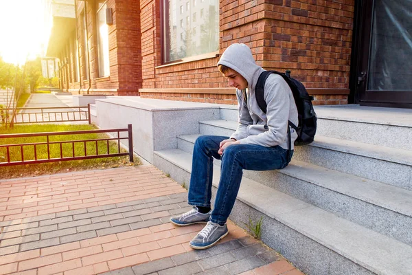 Triste giovane uomo — Foto Stock