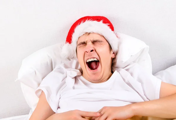 Homem Cansado no Chapéu de Santa — Fotografia de Stock