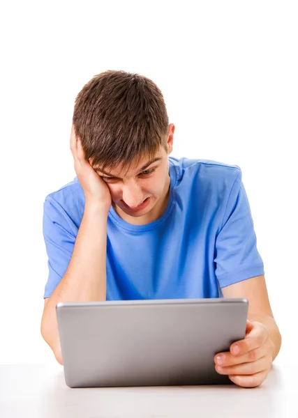 Homme en colère avec une tablette — Photo