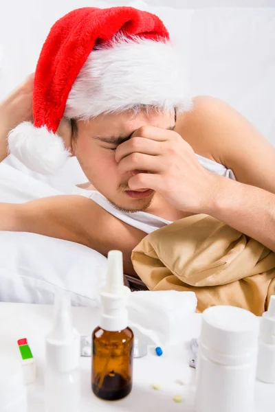 Doente Jovem em Santa Hat — Fotografia de Stock