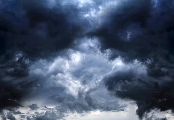 Donkere Dramatische Storm Wolken Gebied Achtergrond — Stockfoto