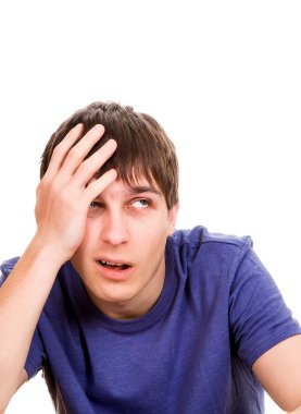 Sorunlu genç adam portresi Beyaz arka planda izole edildi.