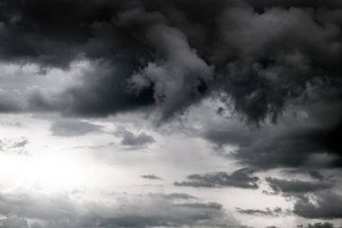 Karanlık ve dramatik fırtına bulutları arka plan