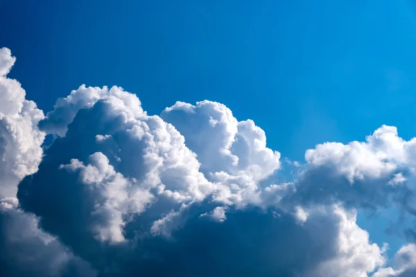Dramático Fondo Paisaje Nuboso Con Cielo Azul —  Fotos de Stock