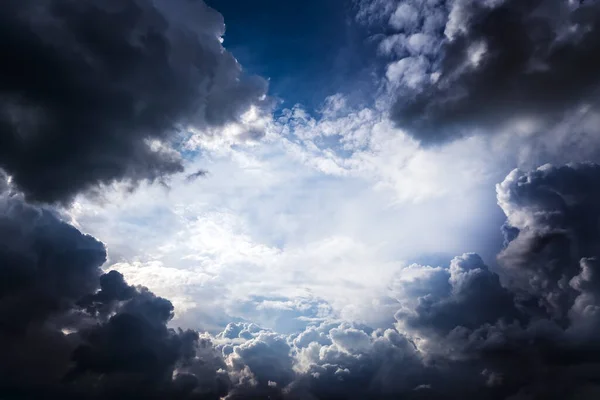 Luz Las Nubes Tormenta Oscuras Dramáticas — Foto de Stock