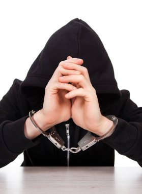 Tutuklanan Adam Beyazların Arkasında