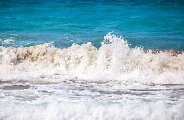 Dalga Deniz Okyanusun Çalkalama Fırtına Dalgaları Sahilde — Stok fotoğraf