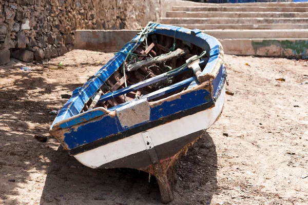 Старая Рыбацкая Лодка Берегу Лодка Сетями Ждет Рыбаков Пляже Кабо — стоковое фото