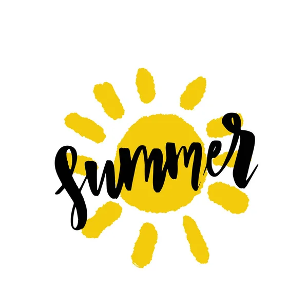 Bonjour Summer lettrage design. Illustration vectorielle avec soleil — Image vectorielle