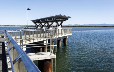 Görünümü Hays giriş balıkçılık ve eğlence platformu yer şimdi yıkılmış Hornibrook köprünün Redcliffe yarımadasında Clontarf sonunda 31 Mayıs 2018 Clontarf, Avustralya