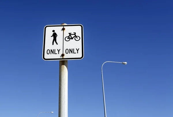 Diseño Carriles Claramente Señalizados Peatones Bicicletas Que Comparten Las Carreteras — Foto de Stock