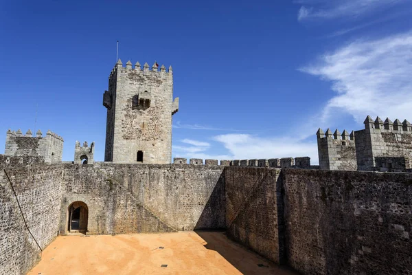 Θέα Από Μεσαιωνικό Κάστρο Στο Εσωτερικό Τους Τοίχους Και Donjon — Φωτογραφία Αρχείου